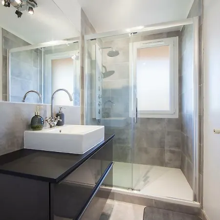 Apartment T4 Refait A Neuf Rennes, 3 Ch. Parking, 2 Balcons. *